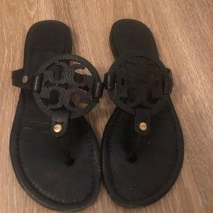Tory Burch logo sandal - pebbled leather